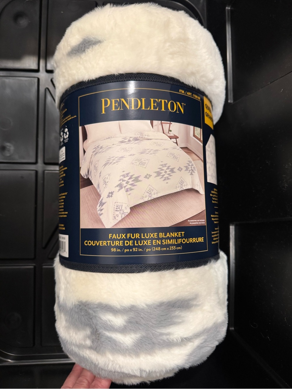 Pendleton Faux Fur Throw Blanket in White and Gray Queen size/NEW